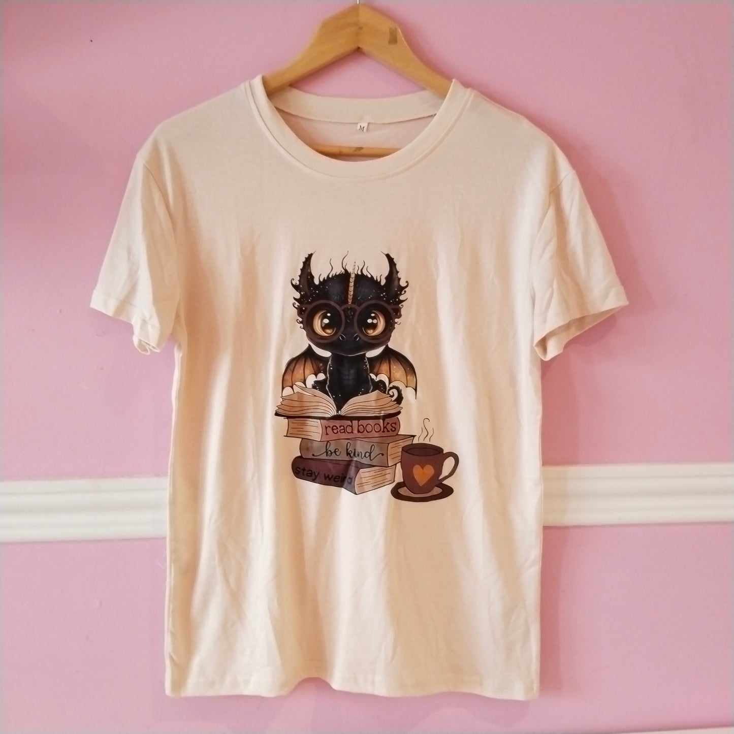 Camiseta Dragón entre lirbos