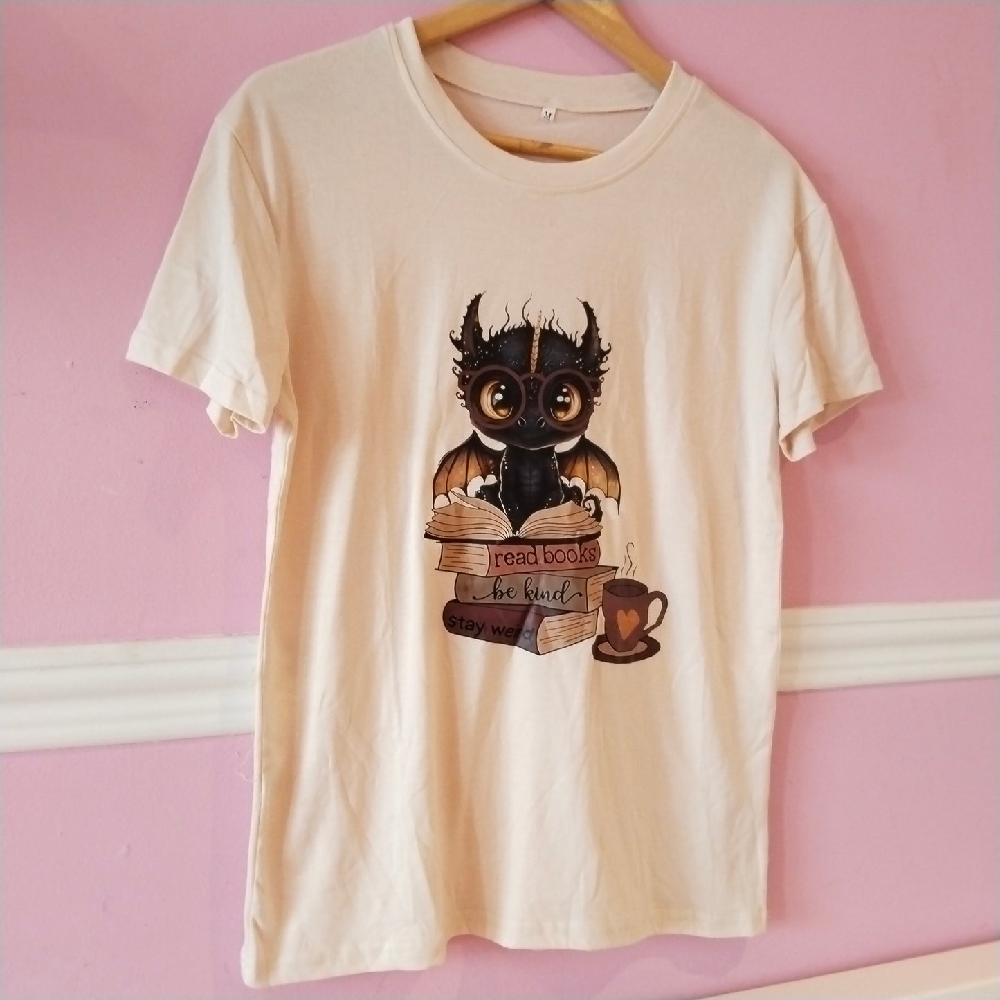 Camiseta Dragón entre lirbos