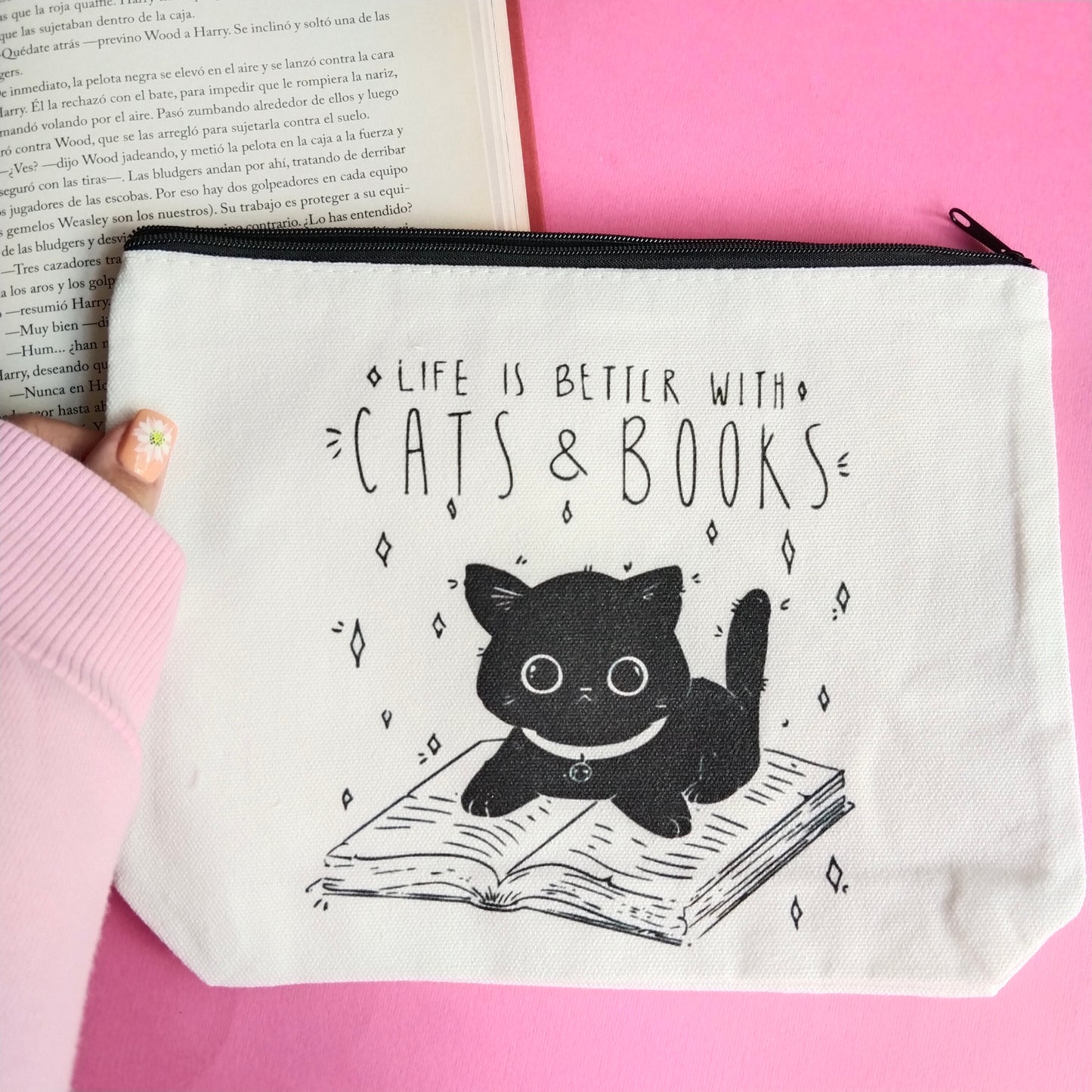 Mini bolsa de tela gatito entre libros