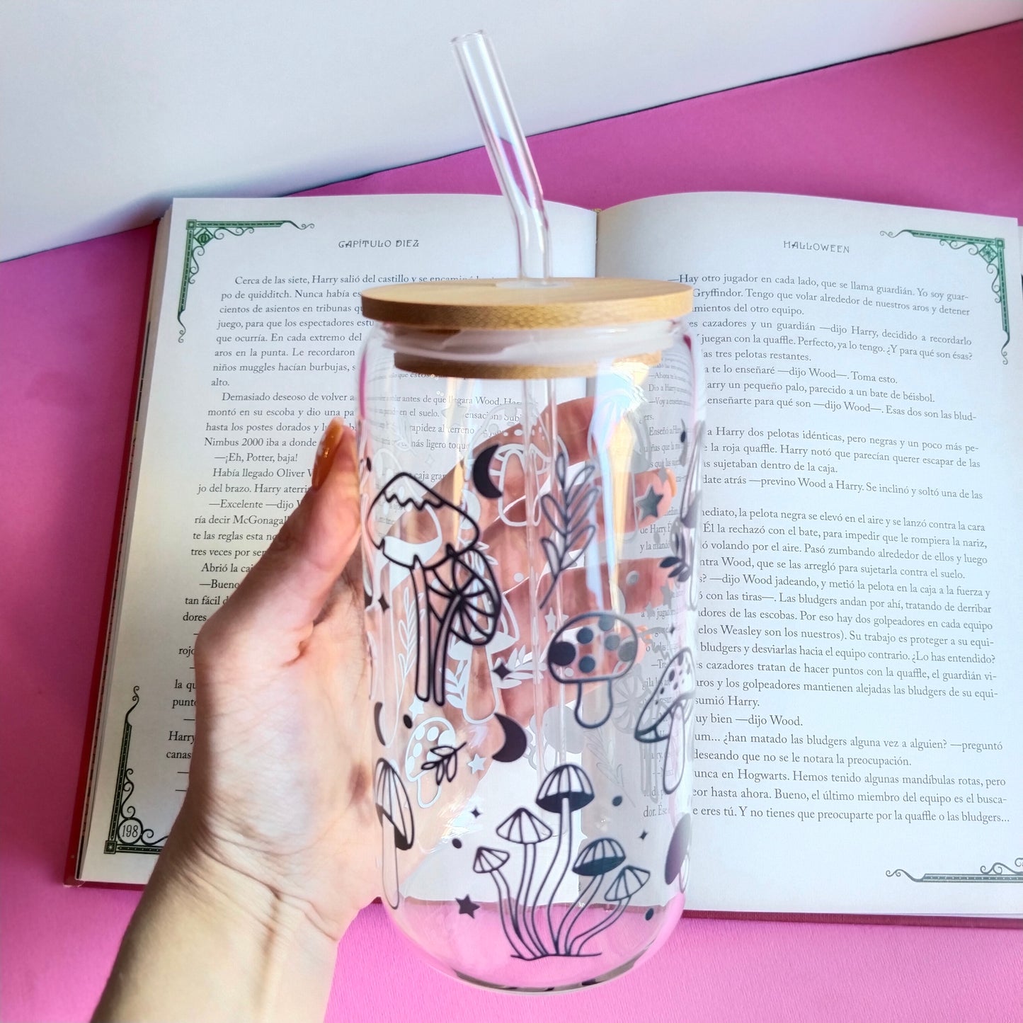 Vaso de cristal setas entre estrellas y lunas